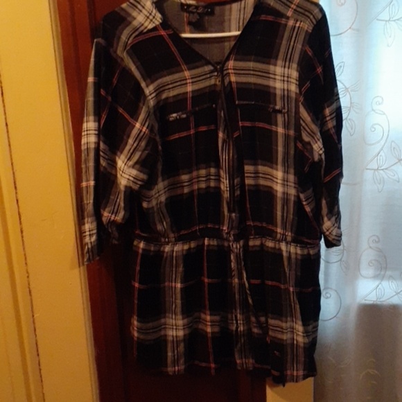 Shirt - Picture 1 of 4